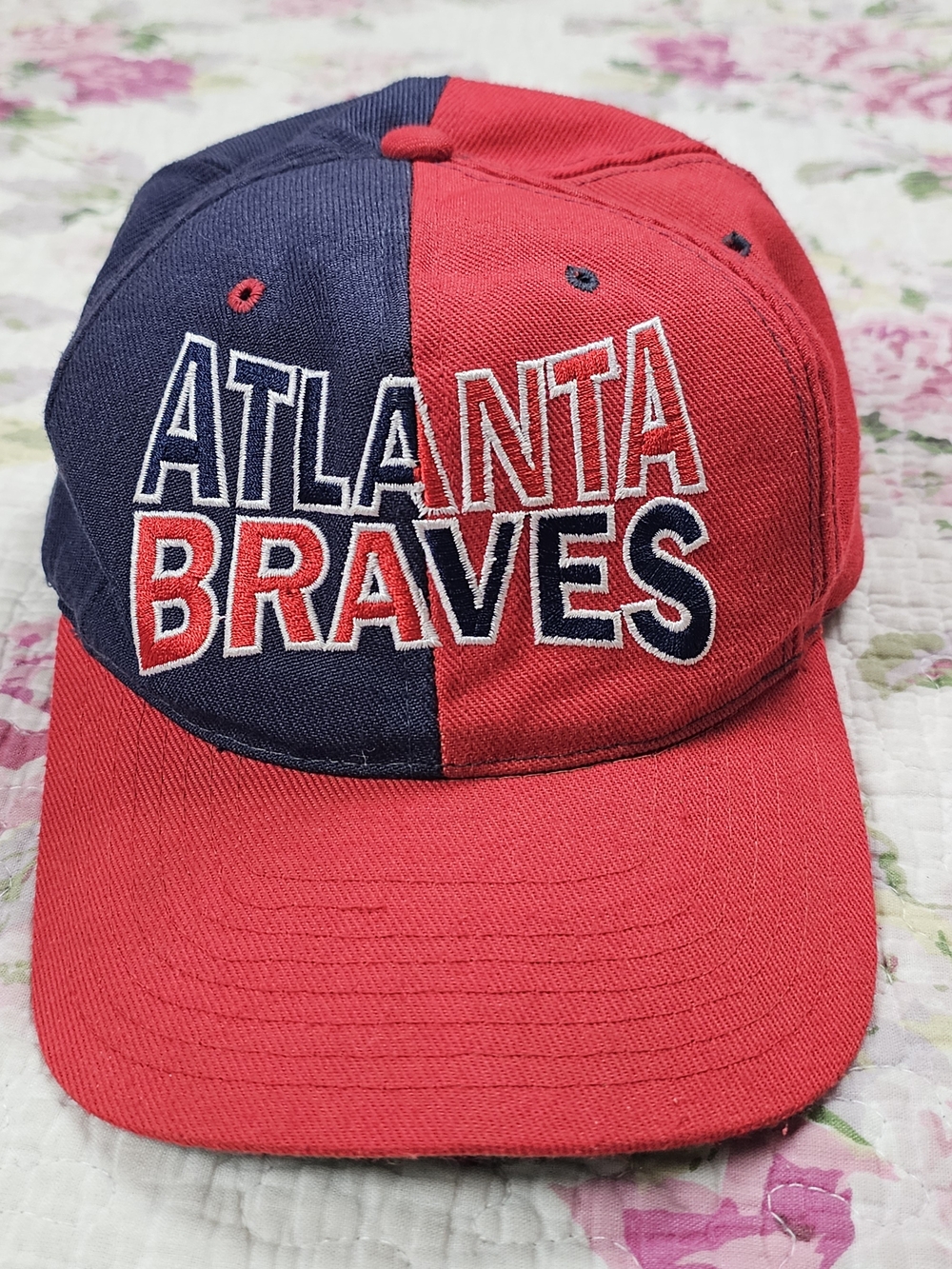 Vintage Atlanta Braves MLB Baseball Snapback Cap Hat Red & Blue Split Panel